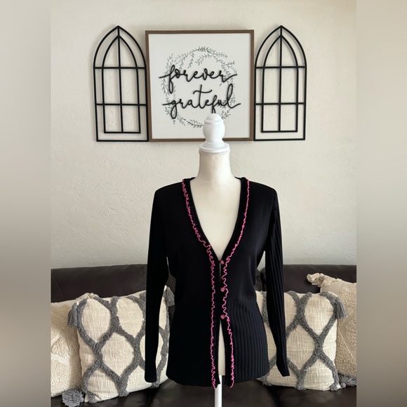 Exclusively Misook Black & Pink Ruffle 3 Button Closure Cardigan Size S Classic - Picture 1 of 13